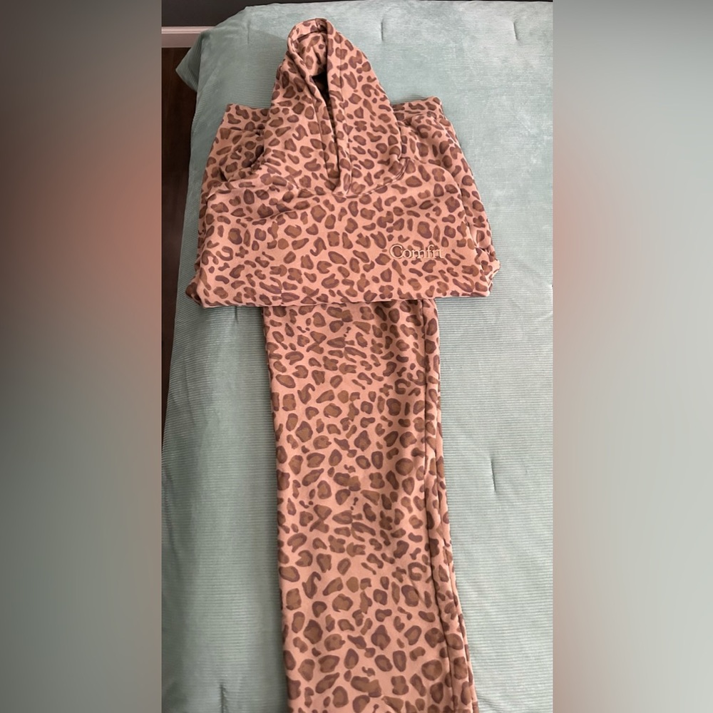 Comfrt brown leopard Hoodie & Sweat pants